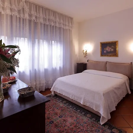 Alojamento de Acomodação e Pequeno-almoço Domus Sirmione